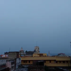 Asha Paying Varanasi